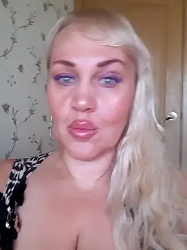 IsabellaBoni online show from October 8, 2025, 6:15 am