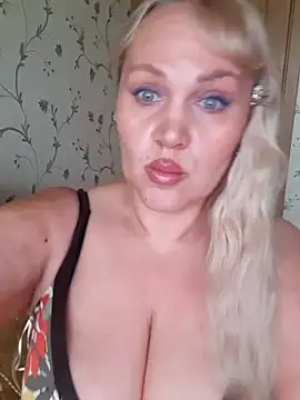 IsabellaBoni online show from April 28, 2026, 6:29 am