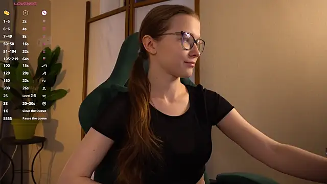 Snapshot of brendacom chatting on October 13, 2025, 5:42 am brendacom online show from October 13, 2025, 5:42 am