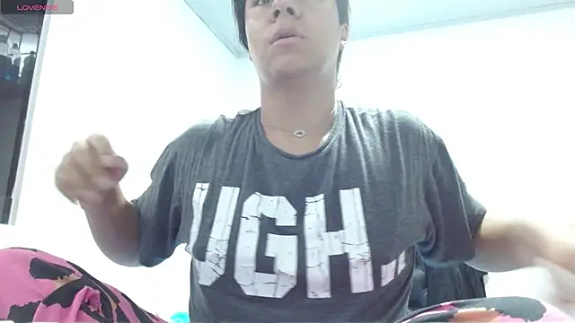 Snapshot of Kamilasalazar chatting on September 15, 2025, 7:58 pm Kamilasalazar online show from September 15, 2025, 7:58 pm