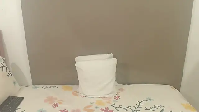 kimberlyjamexxx online show from October 12, 2025, 3:19 am