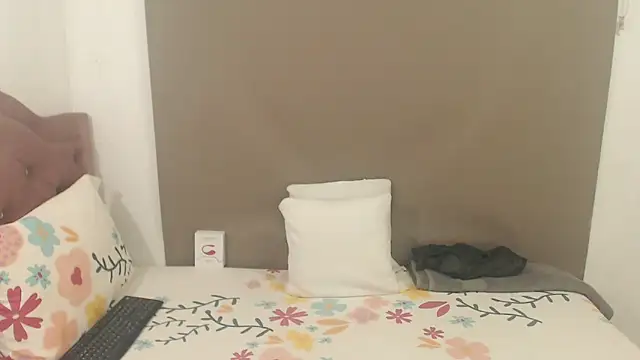 kimberlyjamexxx online show from December 5, 2025, 2:54 am