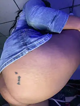 JennamartinyII online show from December 3, 2025, 1:32 pm