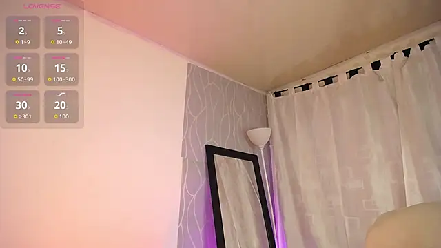 Snapshot of Britanymooree chatting on January 14, 2025, 12:22 am Britanymooree online show from January 14, 2025, 12:22 am