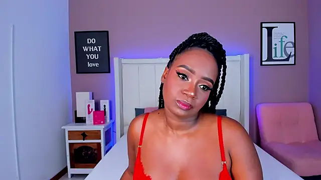 Britanymooree online show from November 28, 2025, 8:42 pm