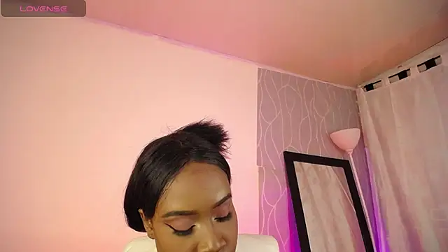 Snapshot of Britanymooree chatting on January 31, 2025, 10:42 pm Britanymooree online show from January 31, 2025, 10:42 pm