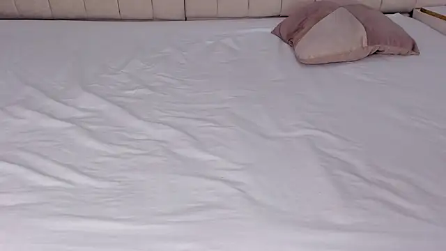 Littleolivia  online show from March 19, 2025, 12:56 pm