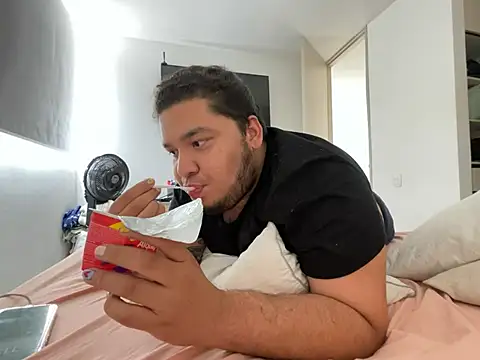 chavarro889 online show from February 20, 2025, 4:36 pm