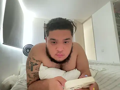 chavarro889 online show from February 3, 2025, 5:24 pm