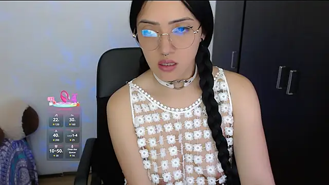 Snapshot of Suzanne_abbey chatting on November 13, 2025, 10:24 pm Suzanne abbey online show from November 13, 2025, 10:24 pm