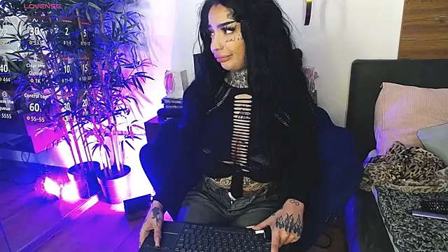 CreamyInkky  online show from April 5, 2026, 7:15 am