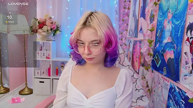 Coconut Mia online show from November 17, 2025, 3:16 pm