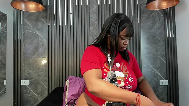 SaraiEvans online show from December 14, 2025, 3:35 am