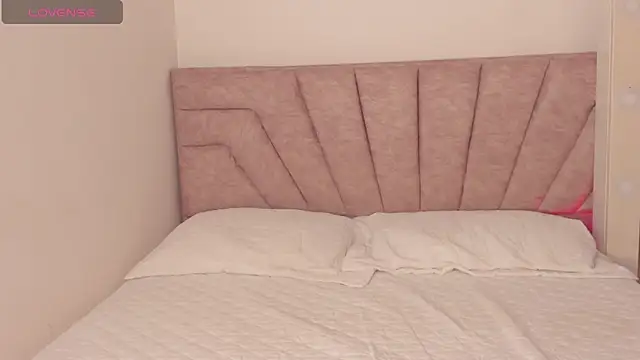 Snapshot of SavannahWildee chatting on November 14, 2025, 12:20 pm SavannahWildee online show from November 14, 2025, 12:20 pm