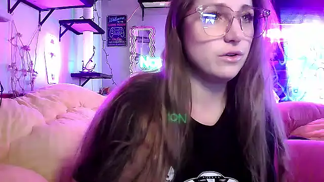 mirannacult online show from February 25, 2025, 5:30 pm