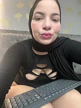 Layla kaderr online show from May 21, 2026, 11:24 pm