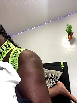 Snapshot of LillShayy chatting on December 3, 2025, 7:08 am LillShayy online show from December 3, 2025, 7:08 am