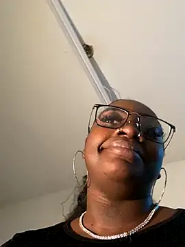 Snapshot of LillShayy chatting on November 14, 2025, 6:50 am LillShayy online show from November 14, 2025, 6:50 am