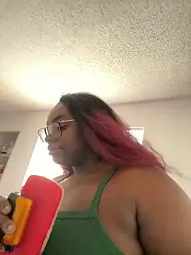 Snapshot of LillShayy chatting on October 10, 2025, 5:25 pm LillShayy online show from October 10, 2025, 5:25 pm