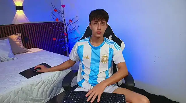 Snapshot of JoseloEvans chatting on March 15, 2025, 8:43 pm JoseloEvans online show from March 15, 2025, 8:43 pm