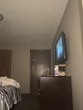 snowrillaxxx online show from April 11, 2026, 5:48 am