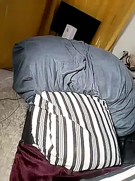 Hugemassivebootie online show from November 17, 2025, 1:26 pm