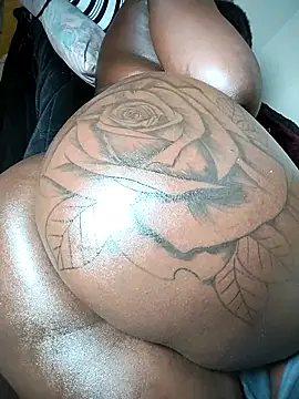 Hugemassivebootie online show from March 10, 2025, 1:43 pm