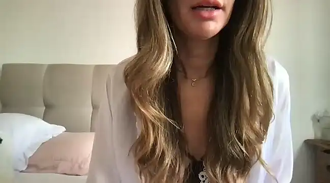 paolajonez online show from January 10, 2025, 12:04 pm