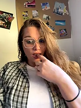 Snapshot of Lalalynn chatting on November 9, 2025, 6:56 pm Lalalynn online show from November 9, 2025, 6:56 pm