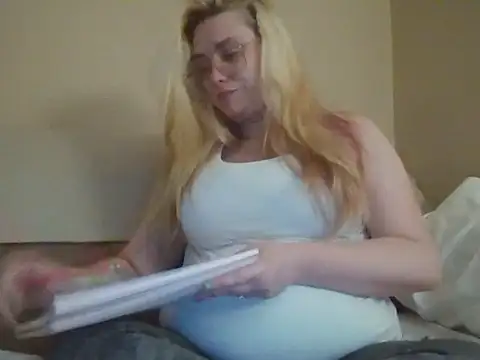 Lalalynn online show from April 11, 2026, 2:52 am