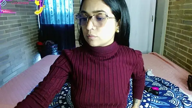 helenacyruss online show from October 14, 2025, 7:03 pm