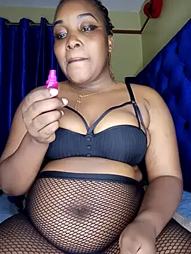 Queenshaz01 online show from November 5, 2025, 12:25 am