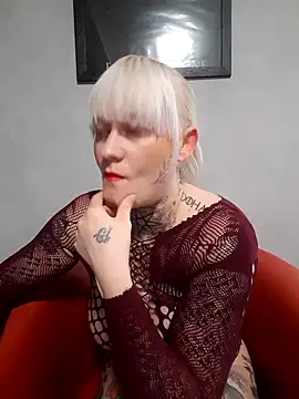 poussichienne online show from October 12, 2025, 2:18 pm