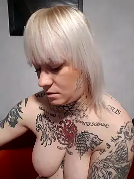 poussichienne online show from December 4, 2025, 9:41 am