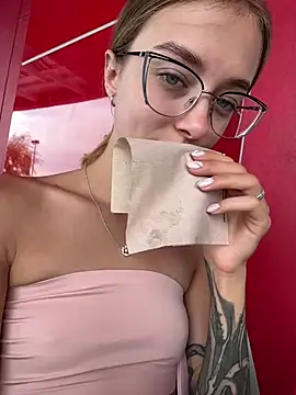 Snapshot of enjoy_my_beauty chatting on January 16, 2025, 5:53 am enjoy my beauty online show from January 16, 2025, 5:53 am