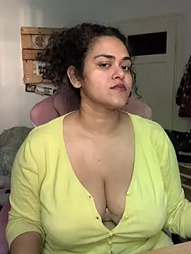 Snapshot of Curvydesifromgermany chatting on June 19, 2026, 3:29 pm Curvydesifromgermany online show from June 19, 2026, 3:29 pm