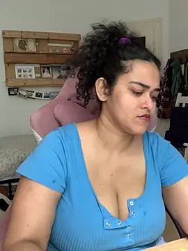 Snapshot of Curvydesifromgermany chatting on July 3, 2026, 12:33 pm Curvydesifromgermany online show from July 3, 2026, 12:33 pm