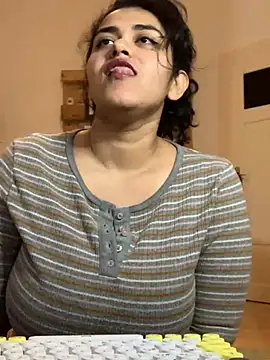 Curvydesifromgermany online show from December 27, 2024, 3:15 pm