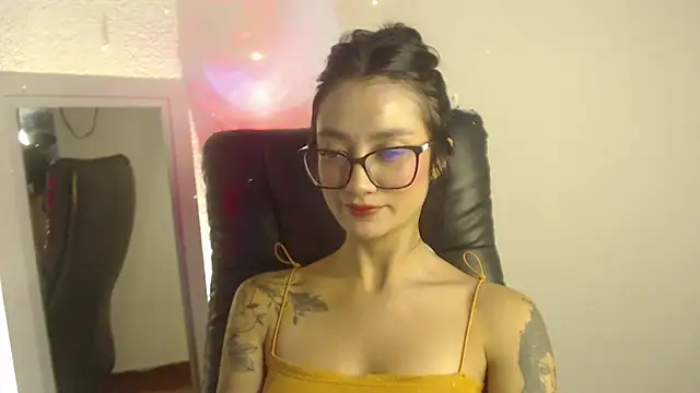 mariiana-diaz online show from May 25, 2026, 8:07 pm