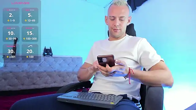 Snapshot of Damon_Bakert chatting on February 9, 2026, 2:37 pm Damon Bakert online show from February 9, 2026, 2:37 pm