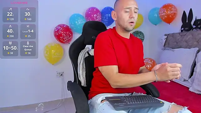 Snapshot of Damon_Bakert chatting on November 14, 2025, 2:15 am Damon Bakert online show from November 14, 2025, 2:15 am