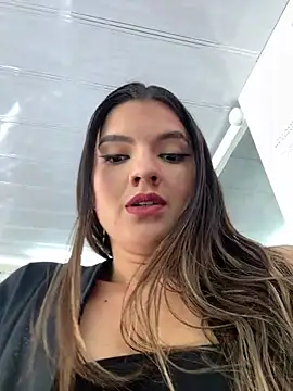 annavi  online show from May 10, 2026, 5:37 pm