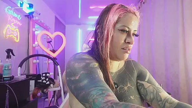 angelacianuro  online show from March 12, 2025, 7:24 am