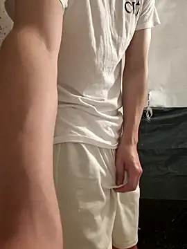 Snapshot of Mrtzz_ chatting on October 11, 2025, 10:44 pm Mrtzz  online show from October 11, 2025, 10:44 pm