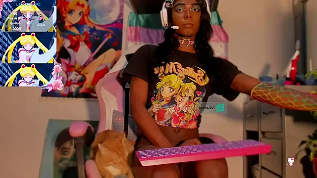 Effy Marinn online show from September 18, 2025, 7:44 am