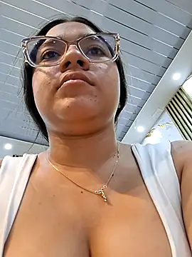 Snapshot of -VICKKY chatting on July 18, 2026, 7:44 pm -VICKKY online show from July 18, 2026, 7:44 pm