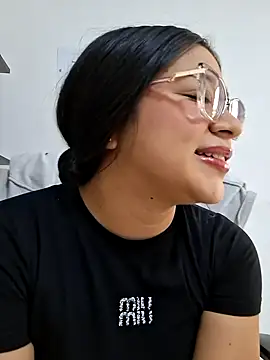 -VICKKY online show from April 9, 2026, 2:01 pm