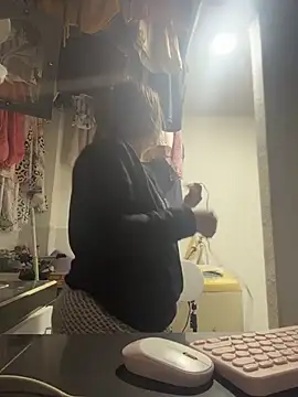 Emiily lee online show from November 17, 2025, 10:52 am