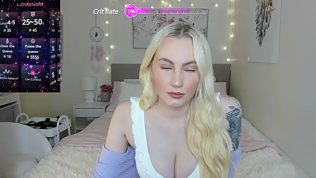 lunaraeXO online show from January 20, 2025, 9:03 am