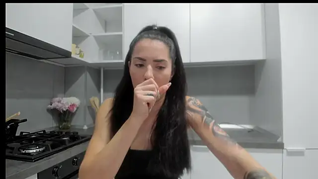 Emmapmg online show from November 19, 2025, 10:54 pm